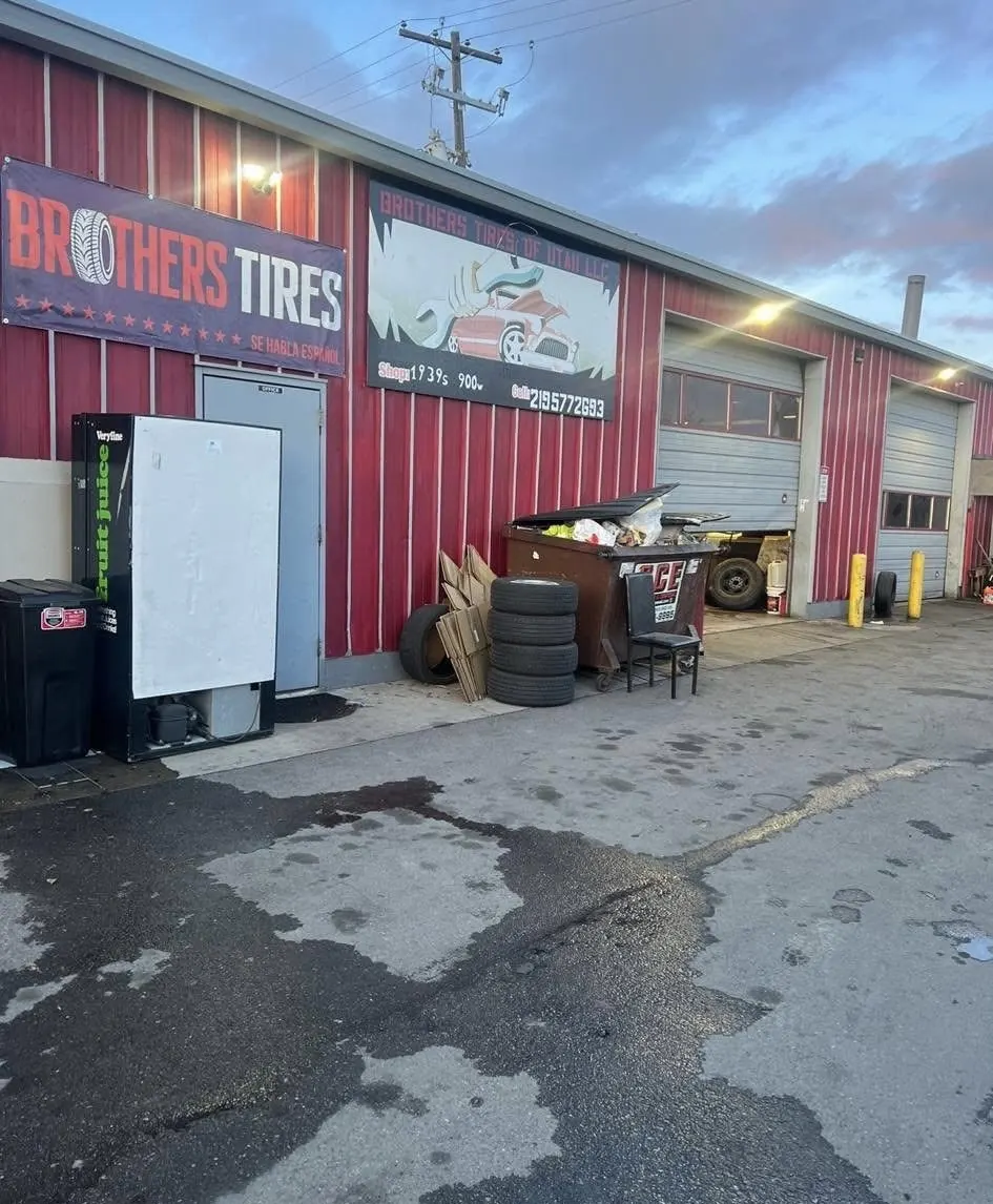 Front of the Brothers Tires of Utah shop on a clear day